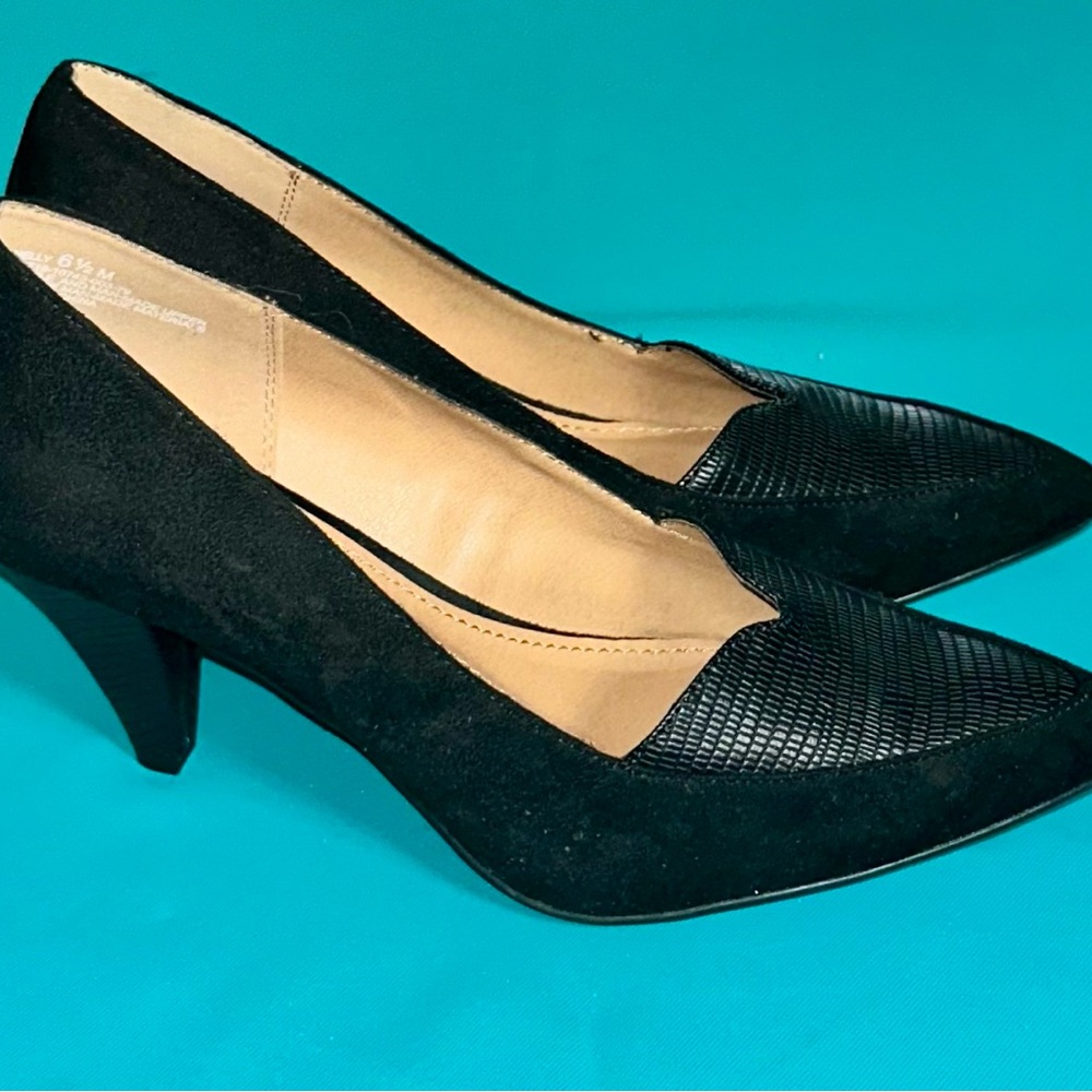 New Directions Black Textured Loafers